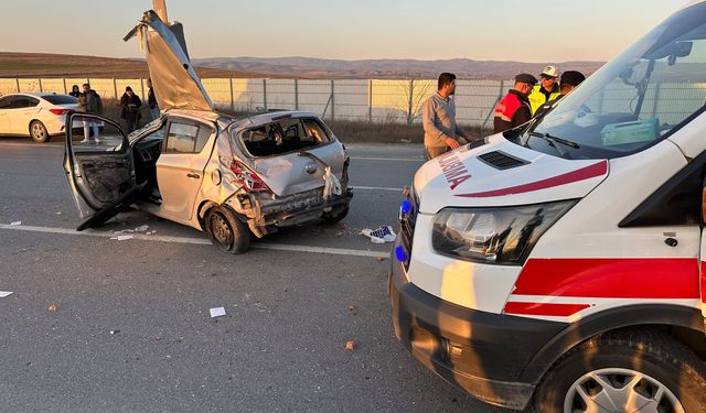 Kavşakta Meydana Gelen Kazada 1’i Ağır 3 Kişi Yaralandı