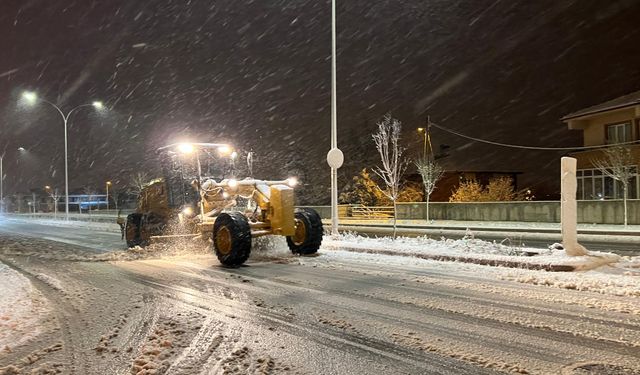 Büyükşehir'den 7/24 Kar Mesaisi