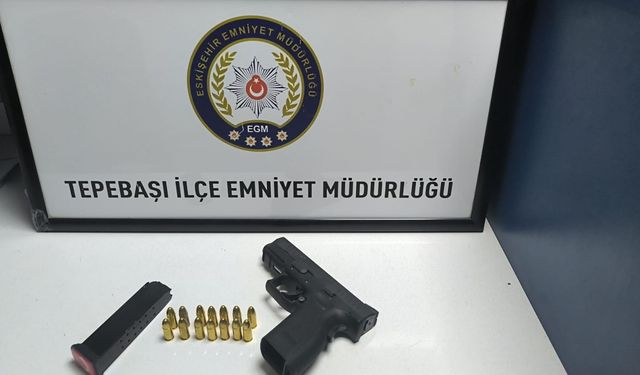 Polise Mukavemet Gösteren Şahısların Aracından Tabanca Çıktı