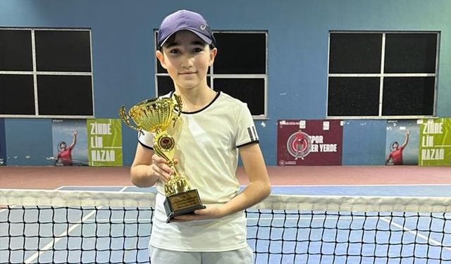 Eskişehirli Genç Sporcu Tenis Turnuvasında Şampiyon Oldu