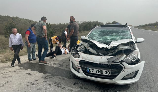 Otomobil Tıra Arkadan Çarptı: Yaralı Var