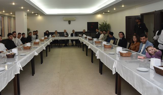 ESOGÜ Yönetimi Filistinli Öğrenciler ile İftarda Bir Araya Geldi
