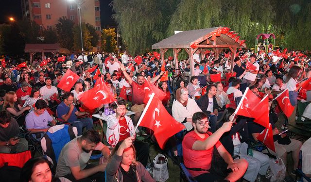 Çekya Maçı Coşkusu Tepebaşı'nda Yaşandı