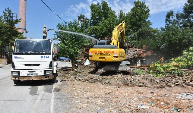 İnönü'de Yıkım Çalışmaları Başladı