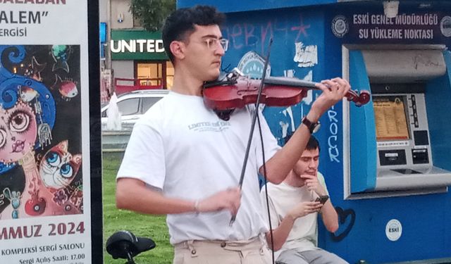 Genç Müzisyen Kendine Hayran Bıraktı