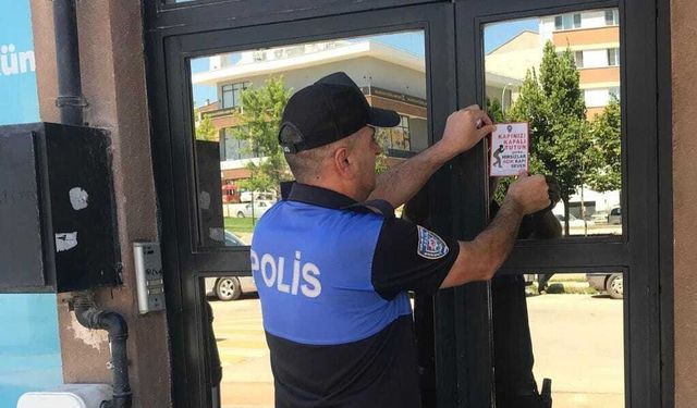 Polis Ekipleri Vatandaşları Bilgilendirdi