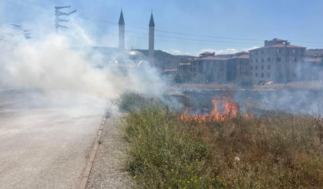 Boş Arazide Yangın Çıktı