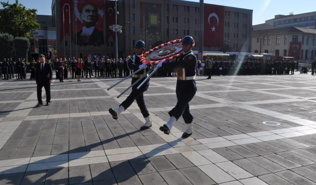 Zafer Kutlamaları Çelenk Sunumu İle Başladı