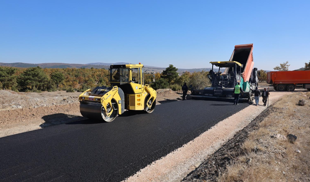 İlçede Yol Çalışmaları Hız Kesmeden Devam Ediyor