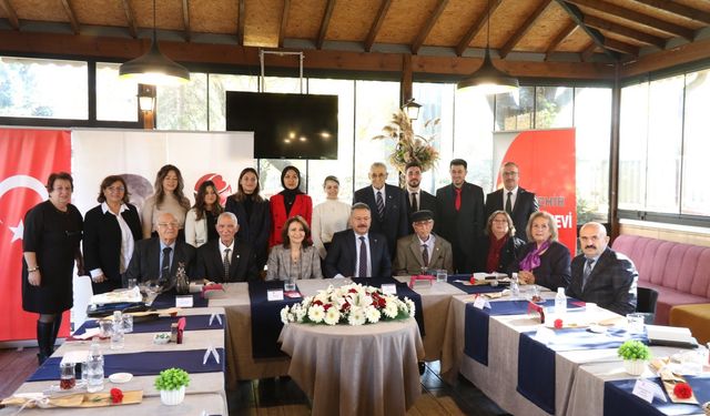 Meslek Hayatları Boyunca Binlerce Öğrenci Eğittiler, Topluma Profesörler ve Generaller Kazandırdılar