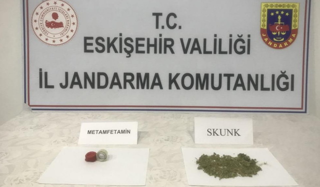 Uyuşturucu Ticareti Yapan Şahıslar Jandarmadan Kaçamadı