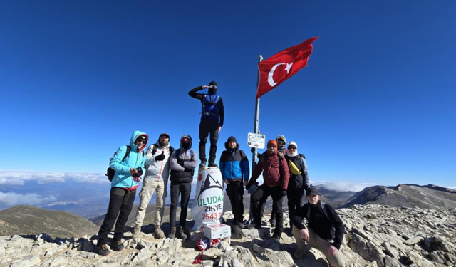 Eskişehirli Sporcular 10 Kasım Vesilesiyle Uludağ'a Tırmandılar