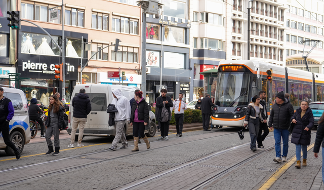 Bilinçsiz Sürücü Trafiği Sekteye Uğrattı