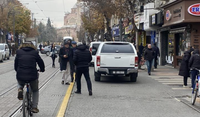 O Cadde Otopark Niyetine Kullanılıyor