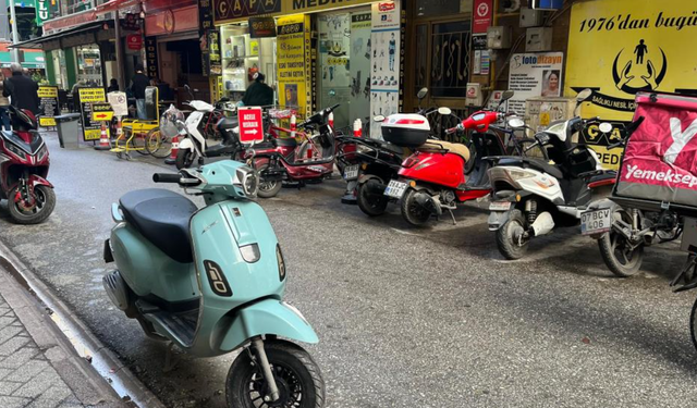 Orayı Görenlere "Yol mu Park Alanı mı?" Dedirtti