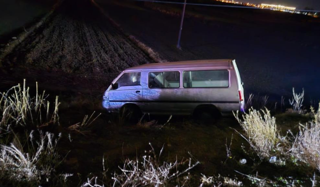 Eskişehir'de Trafik Kazası: Minibüs Kontrolden Çıktı