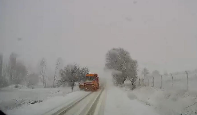 O İlçede Ani Bastıran Kar Ulaşımı Zorlaştırdı