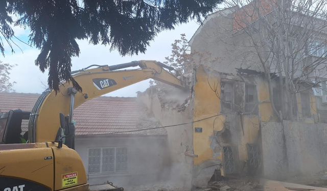 Odunpazarı Belediyesi Metruk Binalarla Mücadele Ediyor