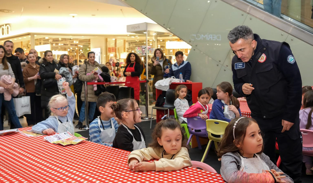 İtfaiye Ekiplerinden Miniklere Eğitim