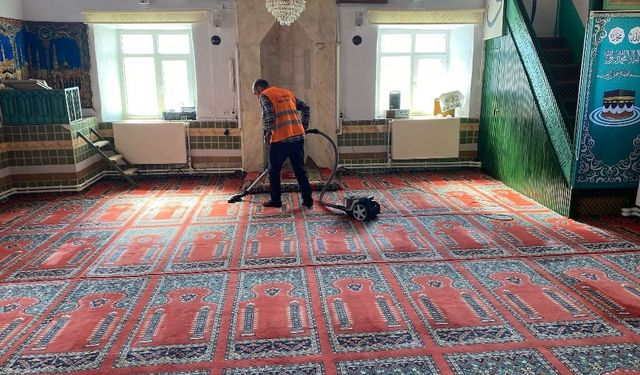 O İlçedeki Camilerde Ramazan Temizliği Yapıldı