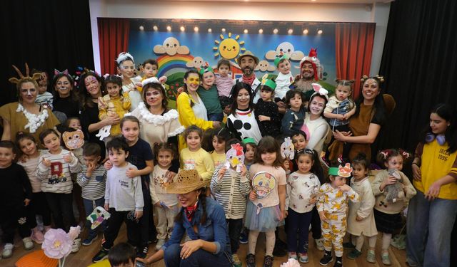 Dünya Tiyatrolar Günü’nde Aileler Sahne Aldı