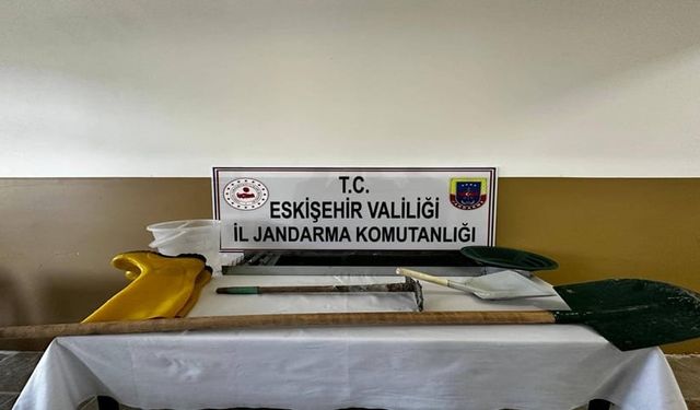 Kaçak Kazı Yapan Şahıs Sert Kayaya Denk Geldi