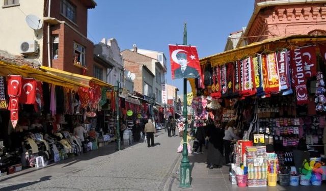 Eskişehir’de Güneşli Hava Çarşıyı Doldurdu