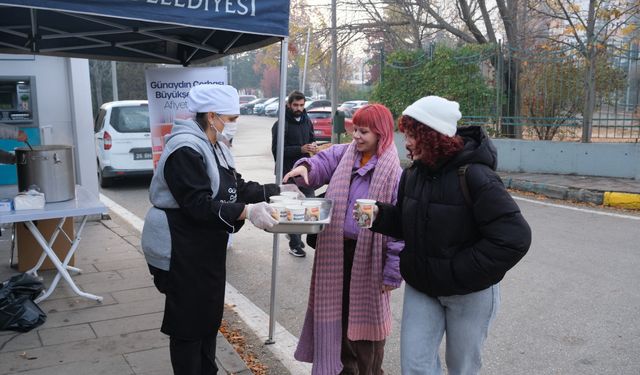 Ünlüce’den Gençlere Sıcak Destek: “Günaydın Çorbası” Yeniden Başlıyor!