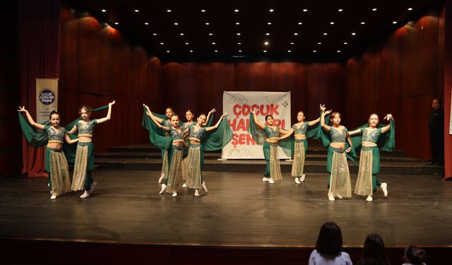 Çocuk Hakları Günü Etkinliğinde Miniklerden Müzik ve Dans Şöleni