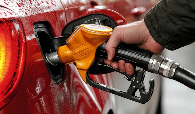 Akaryakıtta Tabela Gece Yarısı Değişti: Hem Zam Hem İndirim