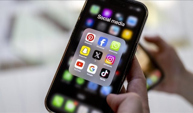 Her 10 Gençten 8’inin Ailesinden Gizli Sosyal Medya Hesabı Var