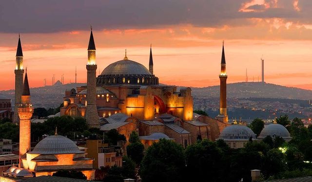 Mevlid Kandili 2026: Ne Zaman, Neden Kutlanıyor? Anlamı ve Önemi, Kandil Mesajları...