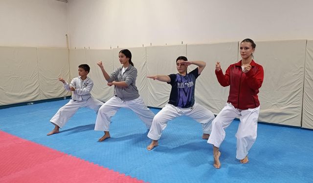 Eskişehir’de Genç Sporcuların Karate Mesaisi Sürüyor