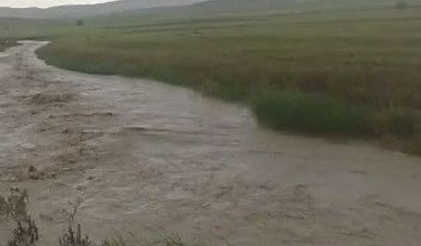Günyüzü'nde Sel Sonrası Karayolu Ulaşıma Kapandı