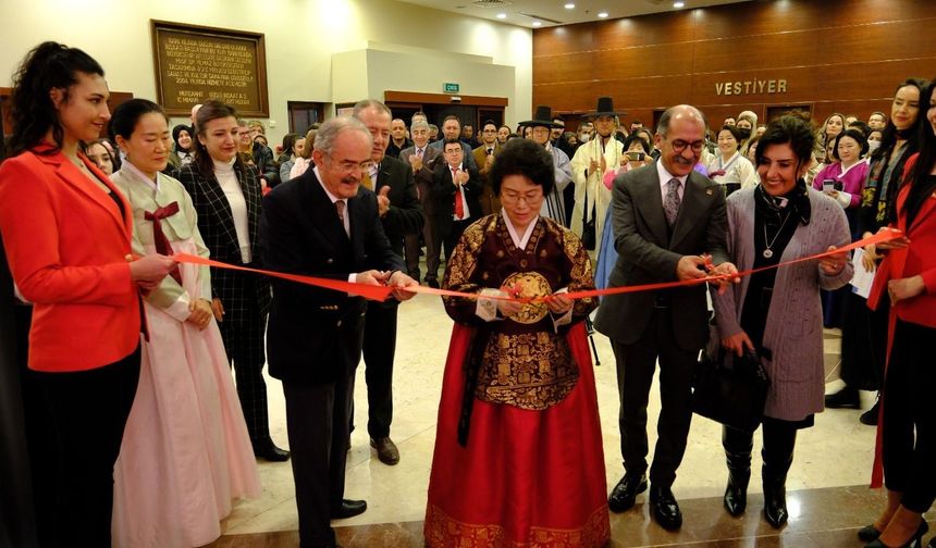 Kore Milli Kıyafetleri Eskişehirliler ile Buluştu