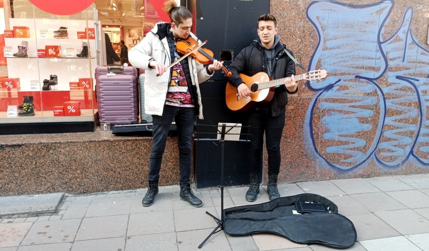 Soğuk Hava Genç Müzisyenlere Engel Olmadı