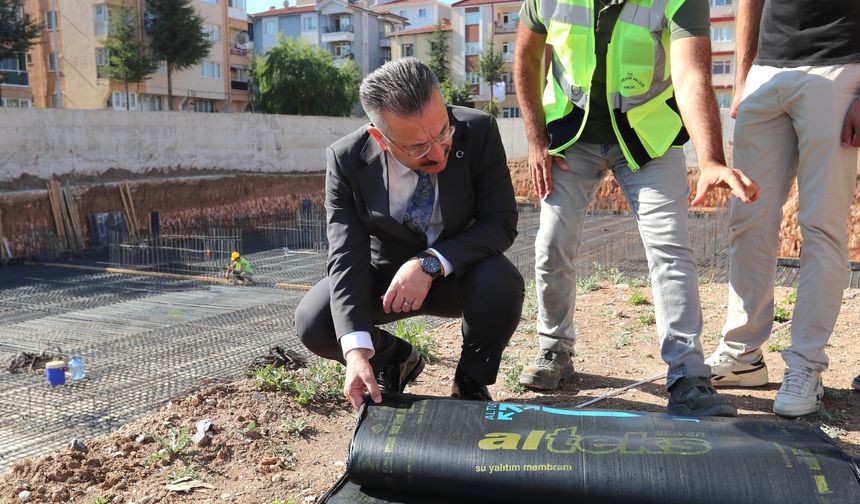 Vali Aksoy Yapımı Devam Eden Okulu Ziyaret Etti