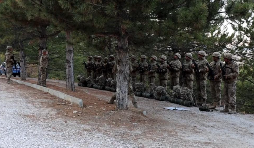 Eskişehirli Komandolar İlçe Sakinlerine Güven Verdi