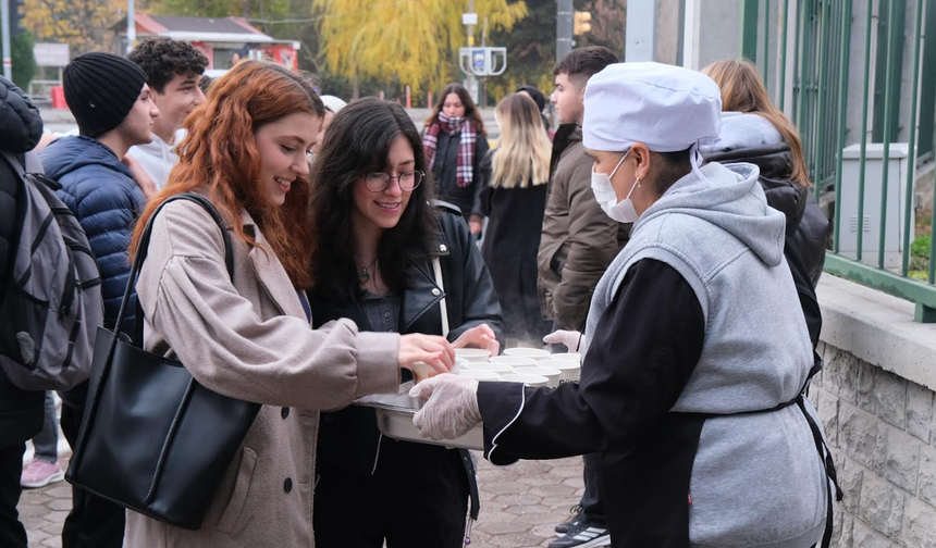 Eskişehir Gençlerine Ücretsiz Günaydın Çorbası