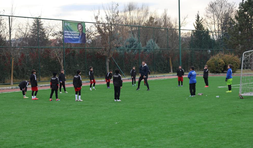 Eskişehir'de Spor Sahası Hizmete Açıldı