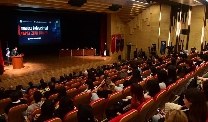 O Üniversitede Yapay Zeka Zirvesi Gerçekleştirildi