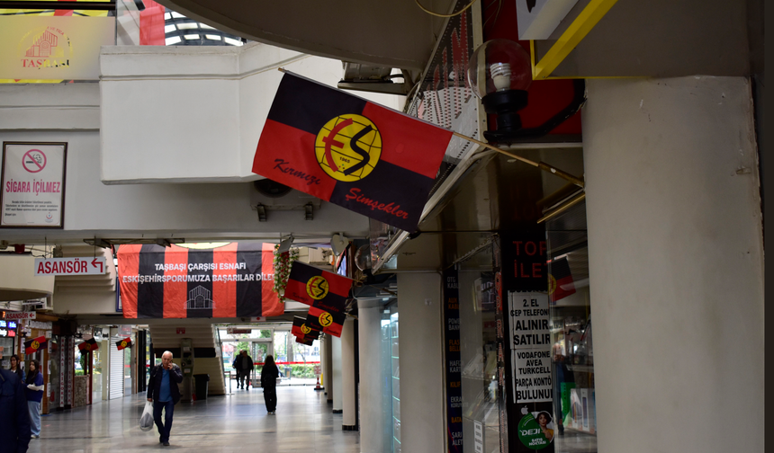 Maç öncesi Eskişehir kırmızı-siyaha boyandı