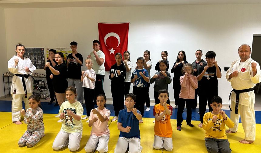 Stadyum Antrenman Salonunda Karate Kursu Heyacanı Başladı