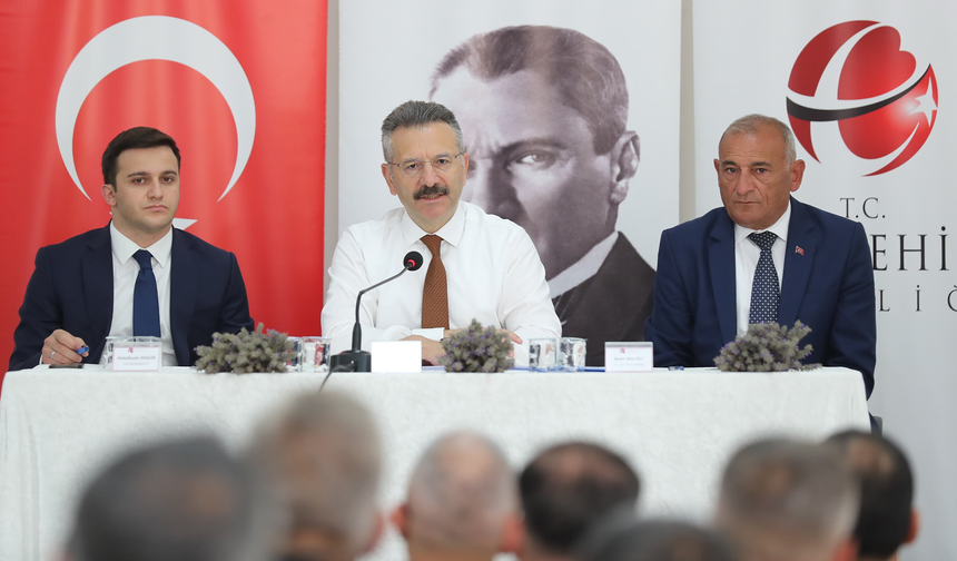 Vali Aksoy, Han’daki Muhtarlar Toplantısında Sorun ve Talepleri Dinledi