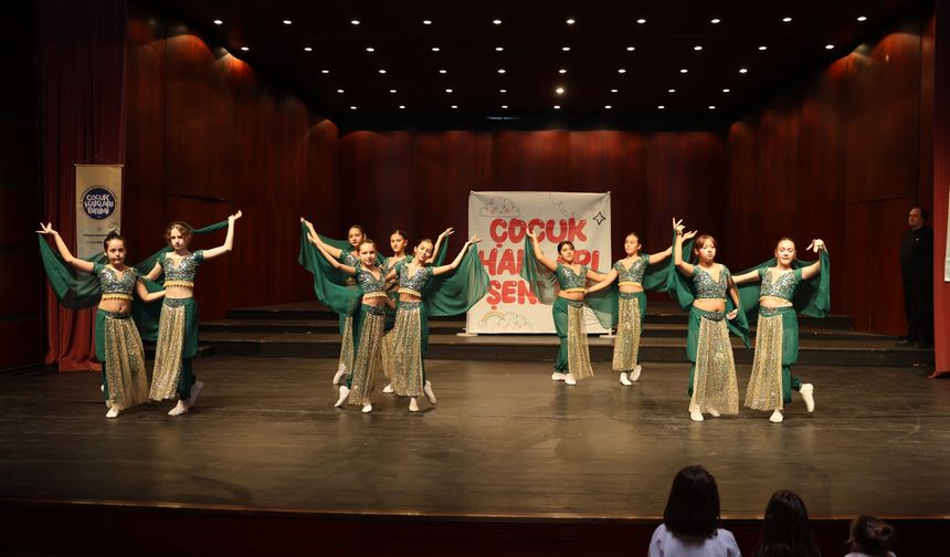 Çocuk Hakları Günü Etkinliğinde Miniklerden Müzik ve Dans Şöleni