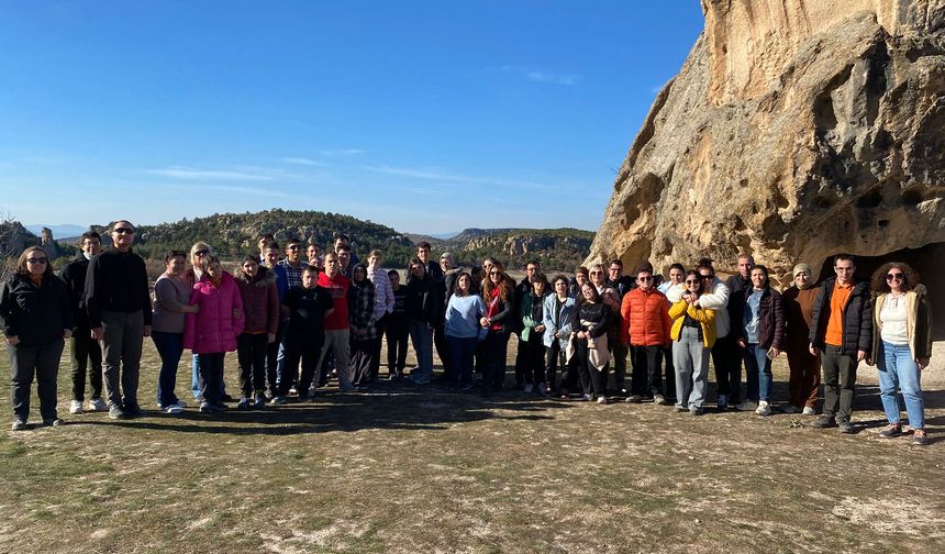Engelli Bireyler, Seyitgazi Büyükyayla’da Yangın Bölgesine Fidan Dikti