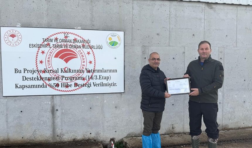 Mahmudiye’de İlk: İlçenin İlk Ari Hayvancılık İşletmesine Sertifika Teslim Edildi!