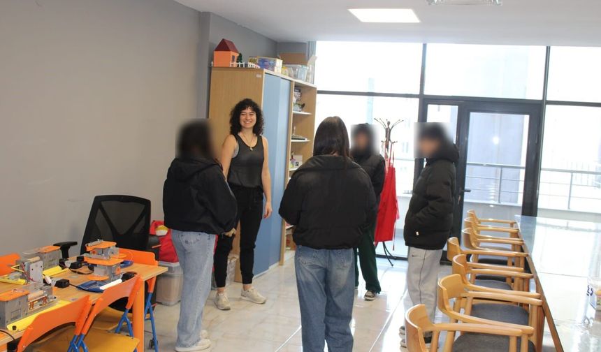 Eskişehir'de Suça Sürüklenen Çocuklar, İl Halk Kütüphanesi'ni Ziyaret Etti