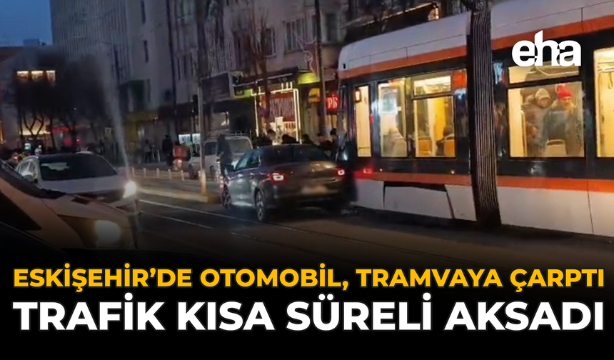 Eskişehir’de Otomobil, Tramvaya Çarptı: Trafik Kısa Süreli Aksadı!