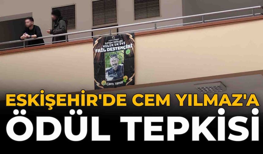 Eskişehir'de Cem Yılmaz'a Ödül Tepkisi
